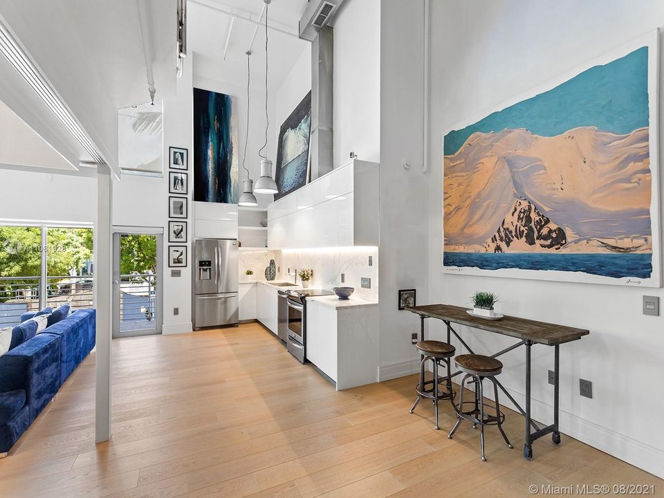 Recently Sold: $1,075,000 (2 beds, 2 baths, 1164 Square Feet)