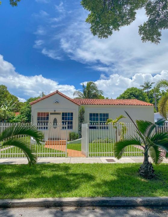 Vendido Recientemente: $610,000 (3 camas, 2 baños, 1211 Pies cuadrados)