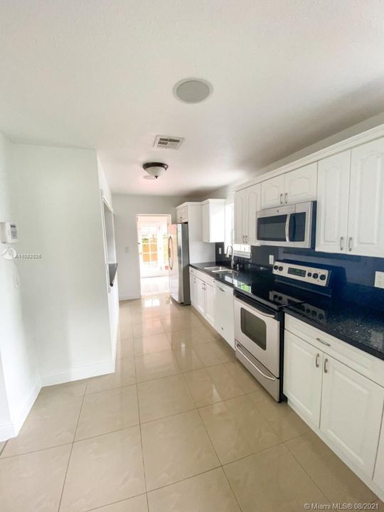 Recently Sold: $610,000 (3 beds, 2 baths, 1211 Square Feet)