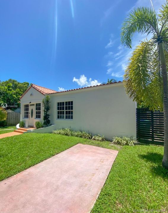 Recently Sold: $610,000 (3 beds, 2 baths, 1211 Square Feet)