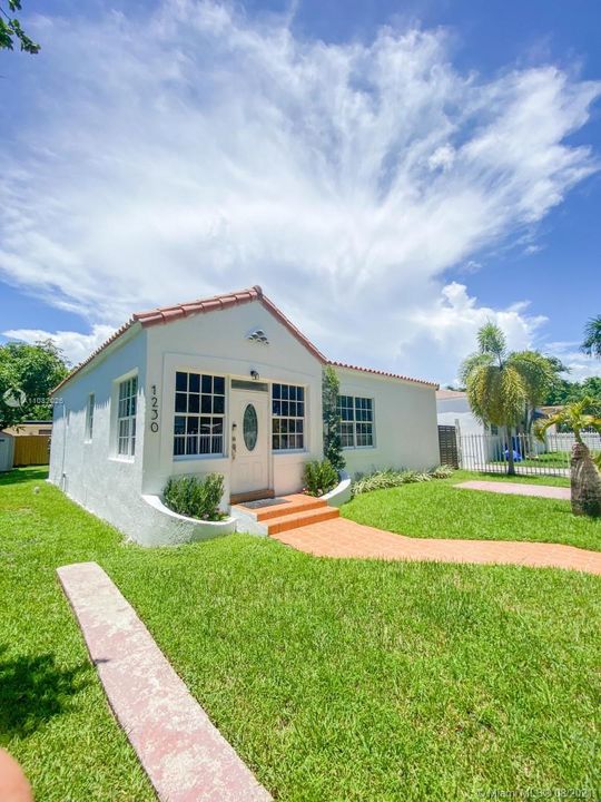 Vendido Recientemente: $610,000 (3 camas, 2 baños, 1211 Pies cuadrados)