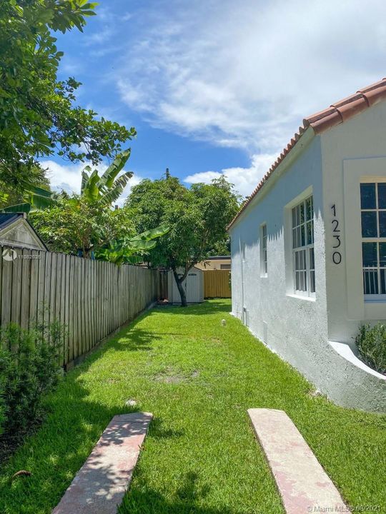 Vendido Recientemente: $610,000 (3 camas, 2 baños, 1211 Pies cuadrados)