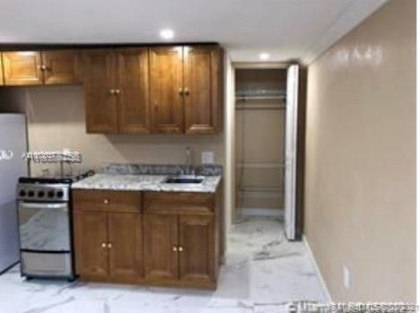 Recently Rented: $800 (0 beds, 1 baths, 1639 Square Feet)