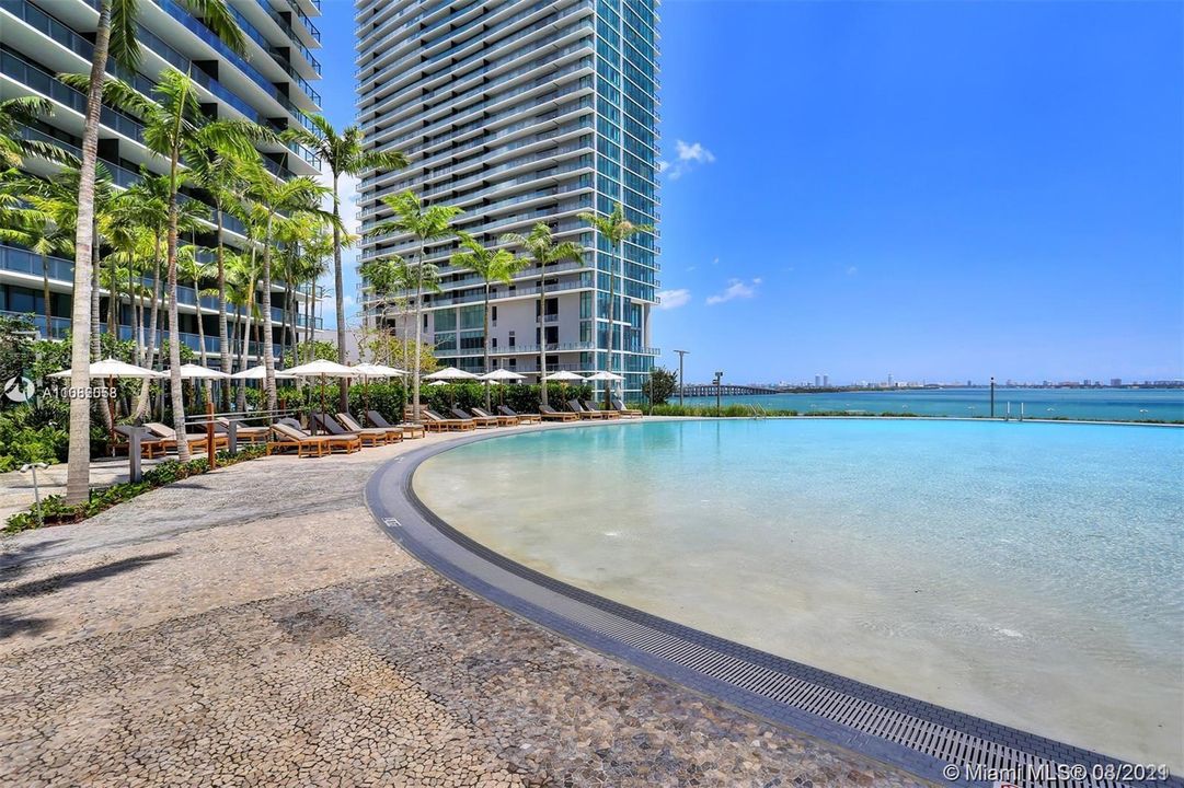 Recently Sold: $579,000 (1 beds, 2 baths, 1004 Square Feet)