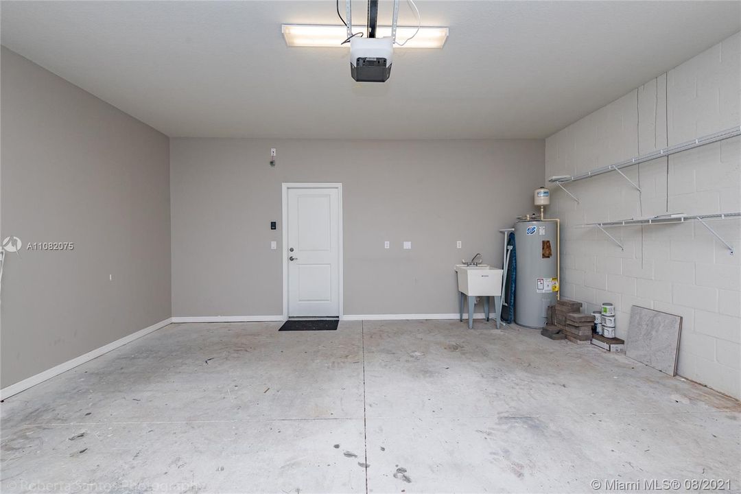 Recently Rented: $4,000 (3 beds, 2 baths, 2035 Square Feet)