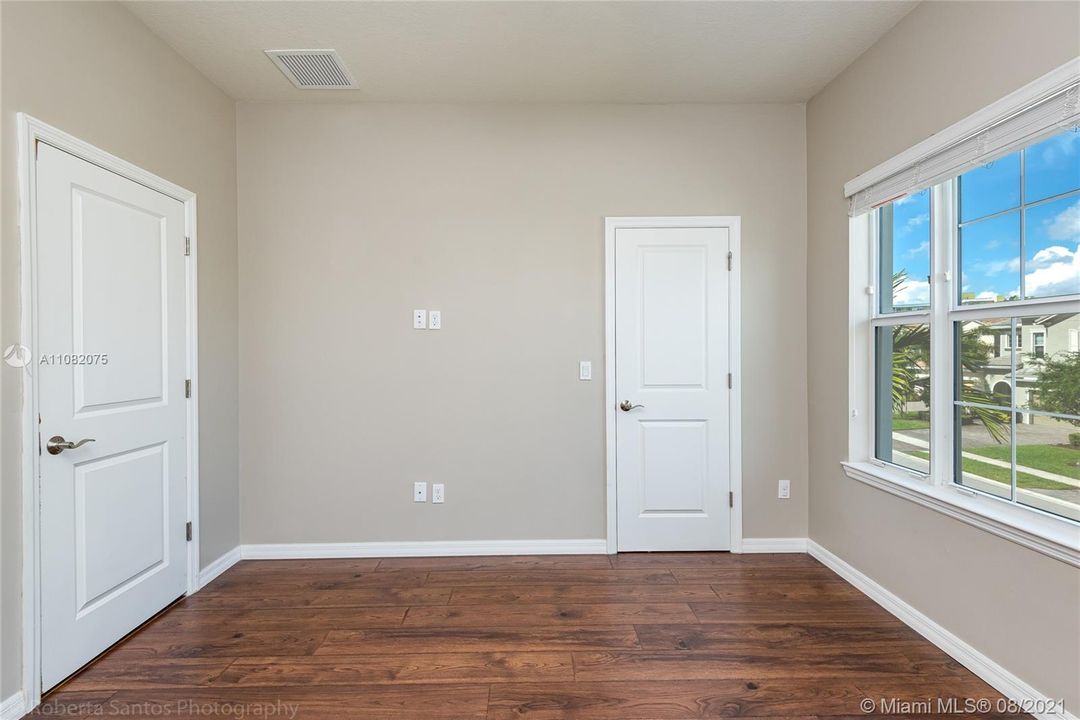 Recently Rented: $4,000 (3 beds, 2 baths, 2035 Square Feet)