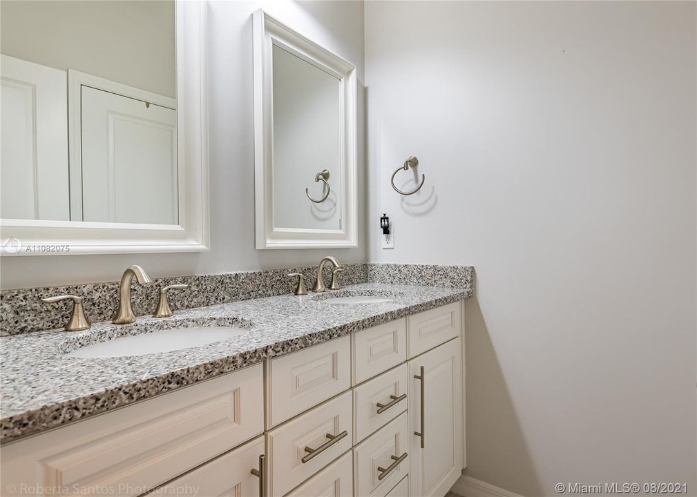 Recently Rented: $4,000 (3 beds, 2 baths, 2035 Square Feet)