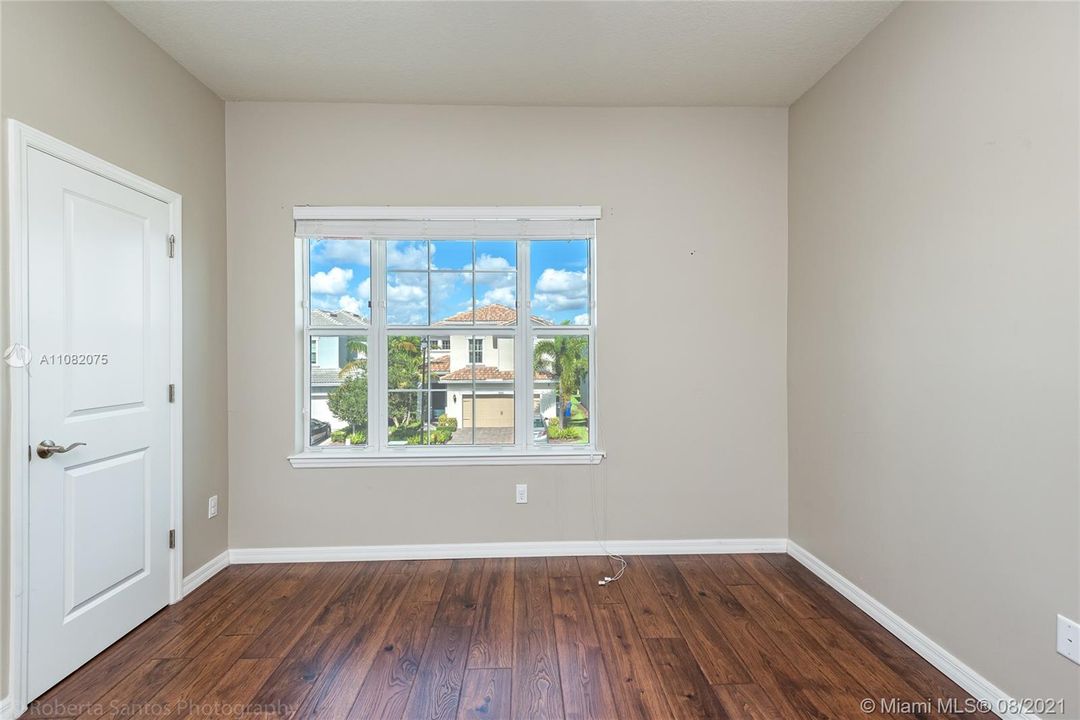 Recently Rented: $4,000 (3 beds, 2 baths, 2035 Square Feet)