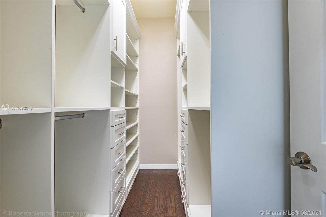 Recently Rented: $4,000 (3 beds, 2 baths, 2035 Square Feet)