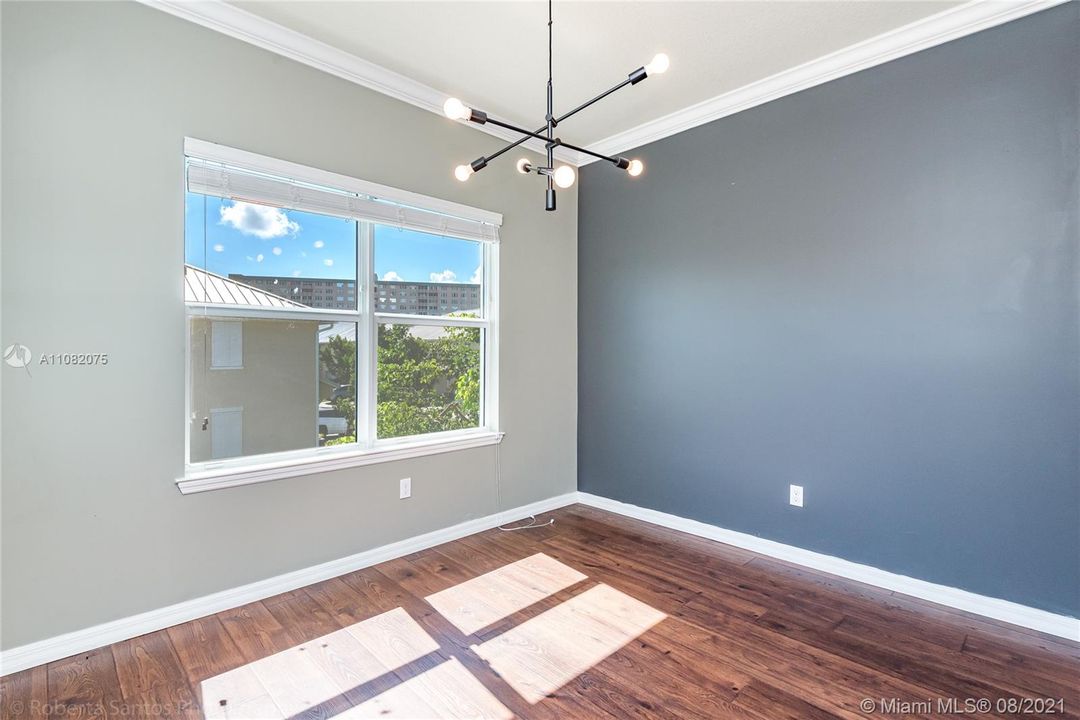 Recently Rented: $4,000 (3 beds, 2 baths, 2035 Square Feet)