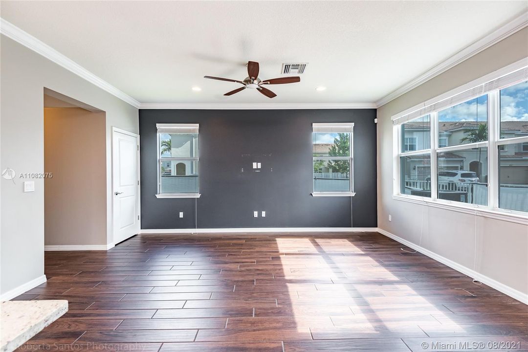 Recently Rented: $4,000 (3 beds, 2 baths, 2035 Square Feet)