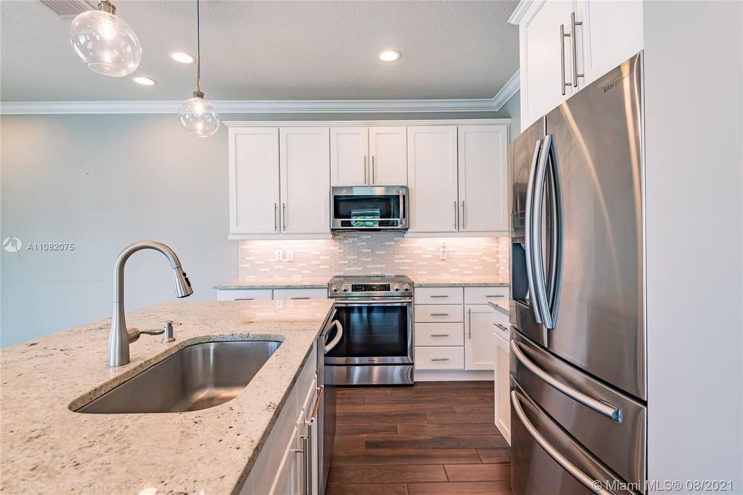 Recently Rented: $4,000 (3 beds, 2 baths, 2035 Square Feet)