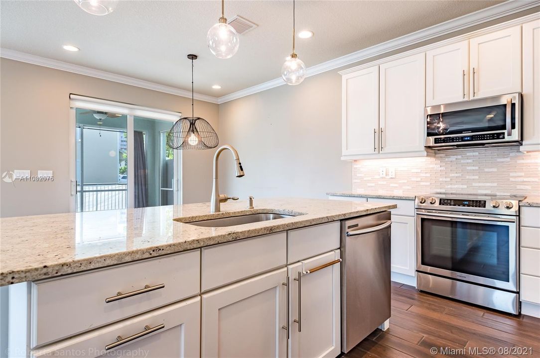 Recently Rented: $4,000 (3 beds, 2 baths, 2035 Square Feet)