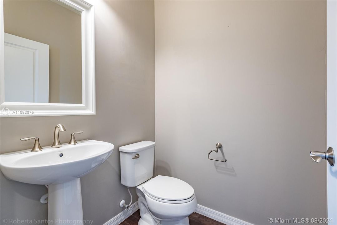 Recently Rented: $4,000 (3 beds, 2 baths, 2035 Square Feet)