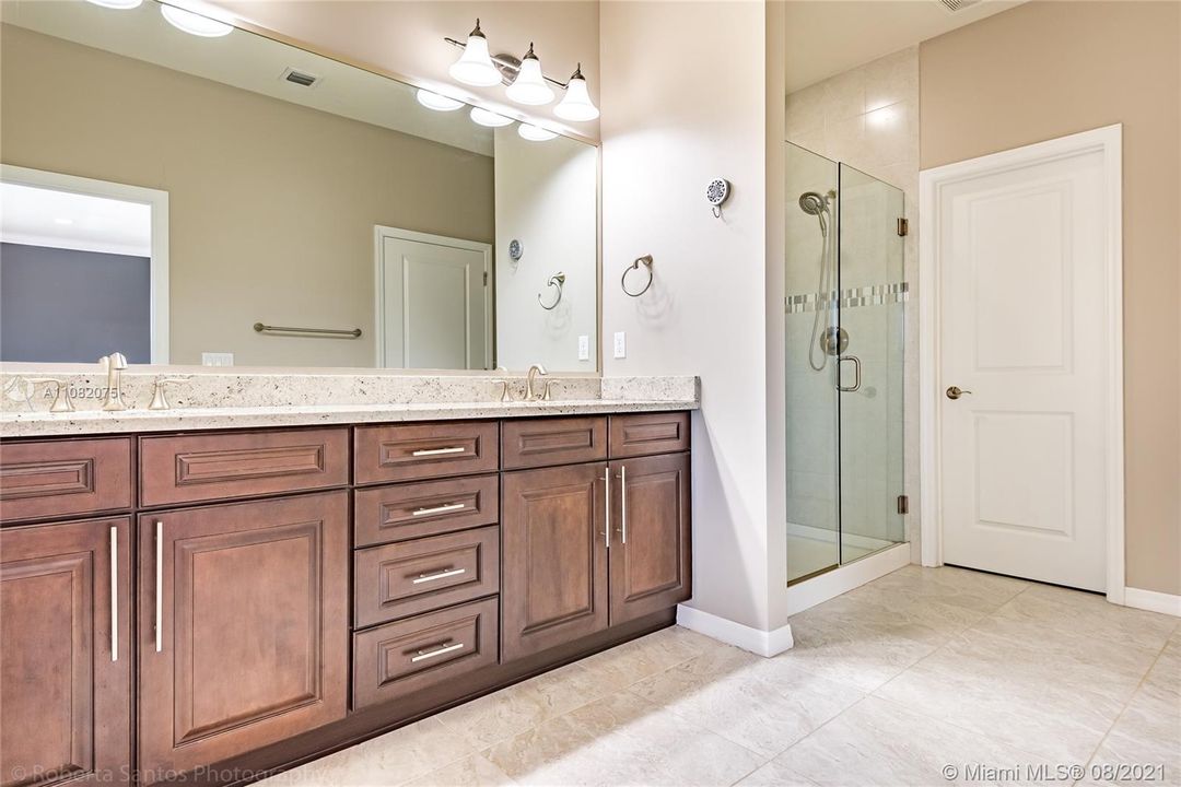 Recently Rented: $4,000 (3 beds, 2 baths, 2035 Square Feet)