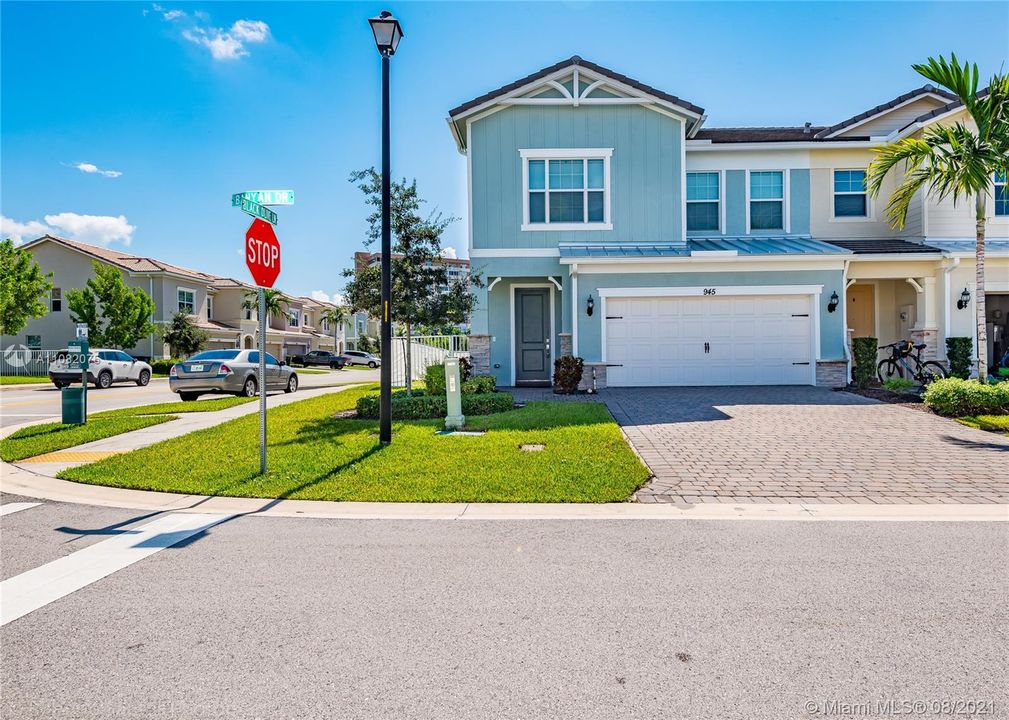 Recently Rented: $4,000 (3 beds, 2 baths, 2035 Square Feet)