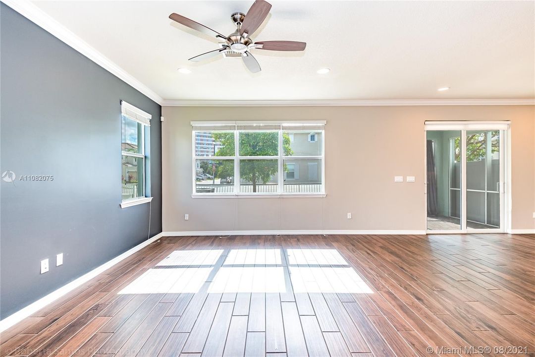 Recently Rented: $4,000 (3 beds, 2 baths, 2035 Square Feet)