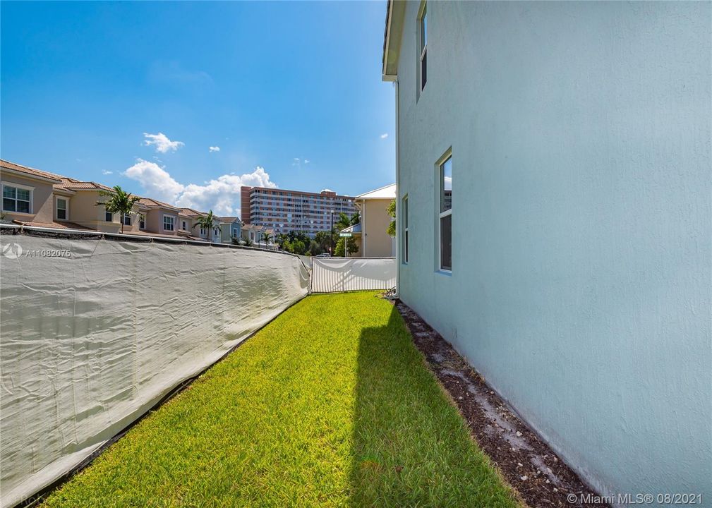 Recently Rented: $4,000 (3 beds, 2 baths, 2035 Square Feet)