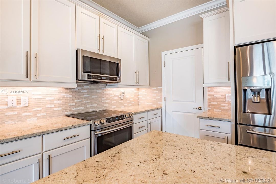 Recently Rented: $4,000 (3 beds, 2 baths, 2035 Square Feet)