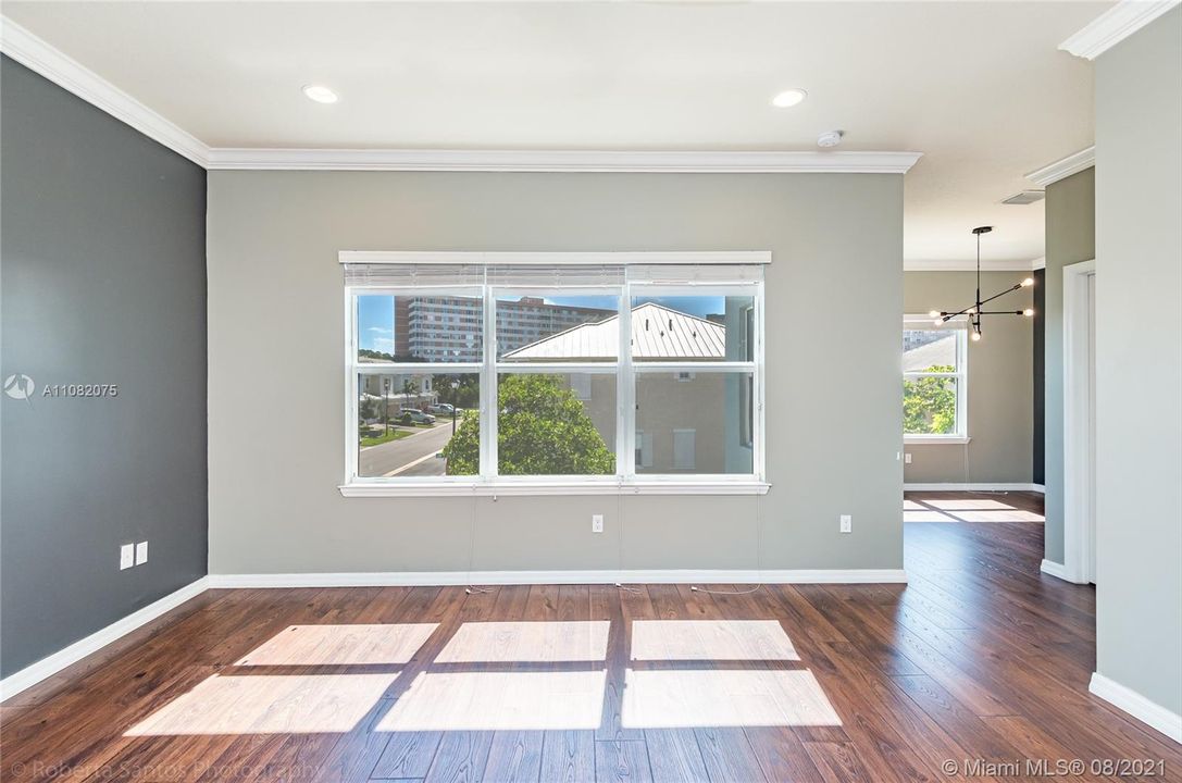 Recently Rented: $4,000 (3 beds, 2 baths, 2035 Square Feet)