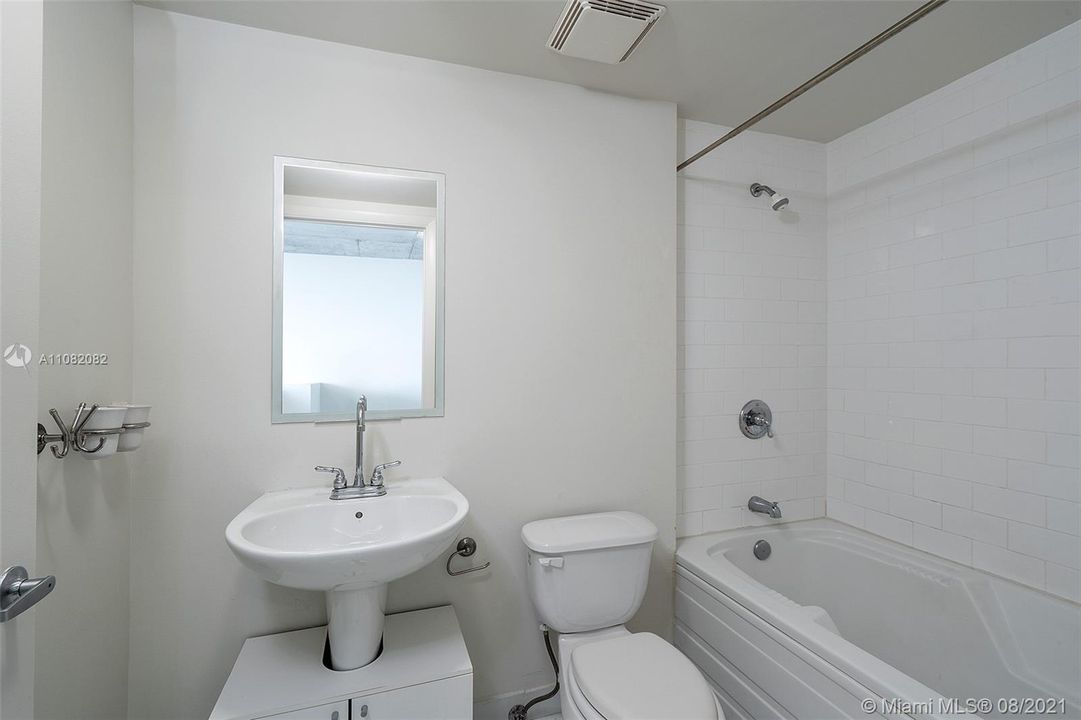 最近租的: $2,700 (1 贝兹, 2 浴室, 1155 平方英尺)