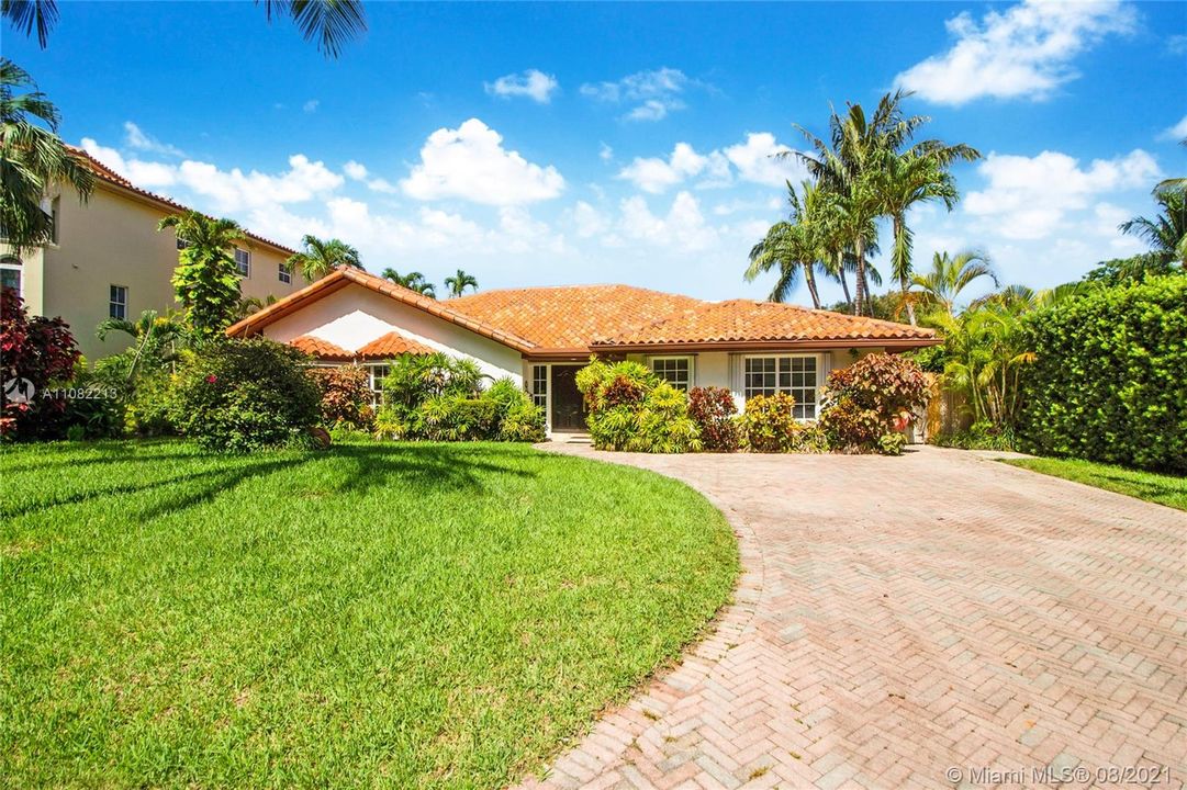 Recently Sold: $2,500,000 (5 beds, 4 baths, 2779 Square Feet)