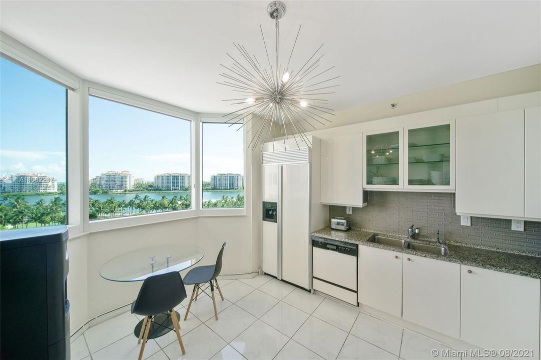 Recently Sold: $1,200,000 (1 beds, 1 baths, 1090 Square Feet)