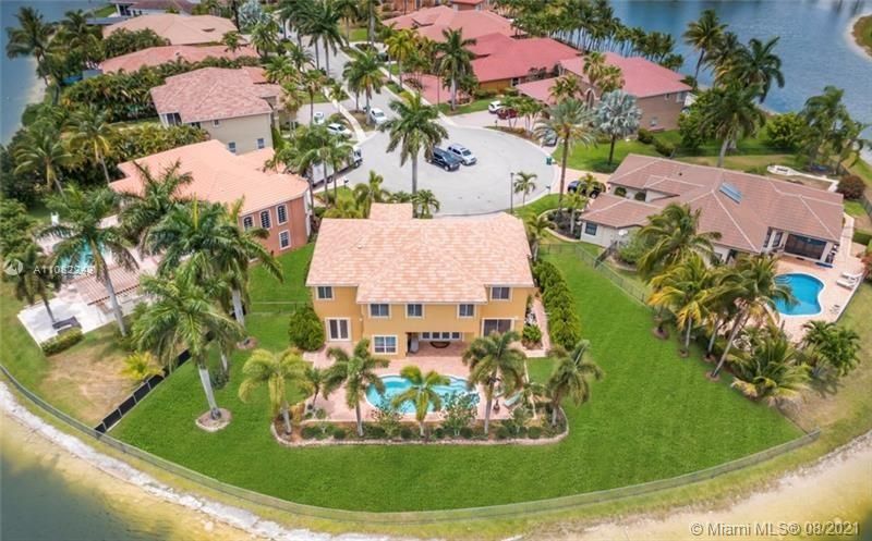 Recently Sold: $1,015,000 (7 beds, 4 baths, 4012 Square Feet)