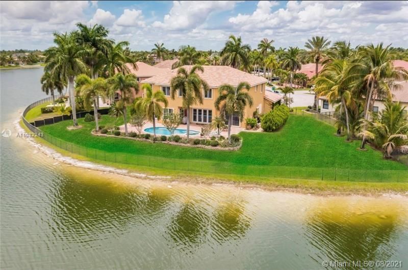 Recently Sold: $1,015,000 (7 beds, 4 baths, 4012 Square Feet)