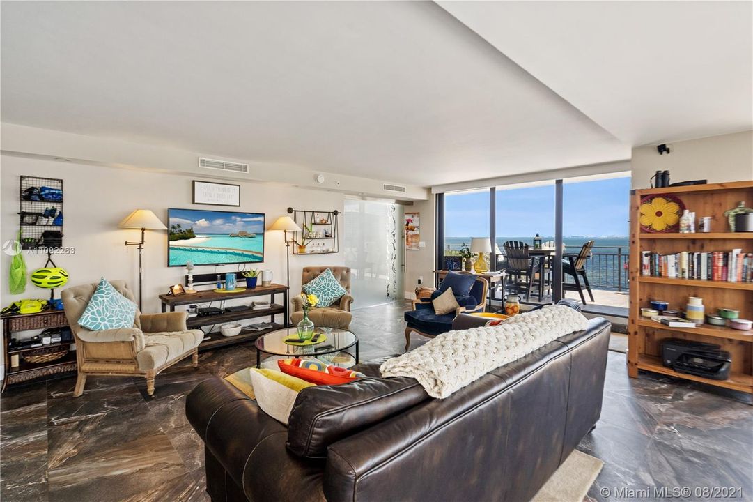 Recently Sold: $1,100,000 (2 beds, 2 baths, 1400 Square Feet)