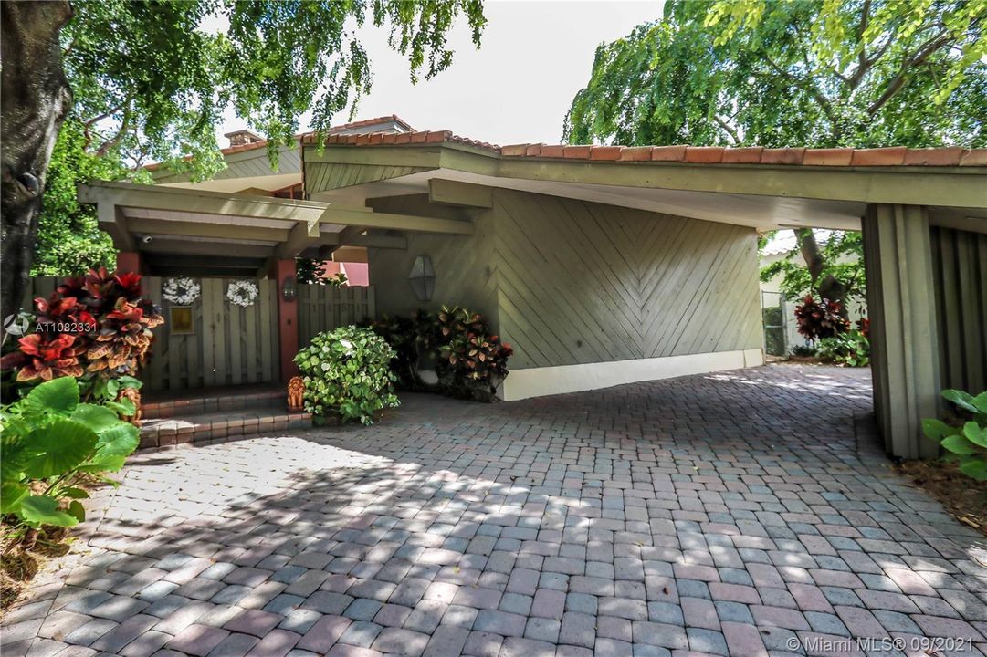 Recently Sold: $2,650,000 (2 beds, 2 baths, 3514 Square Feet)