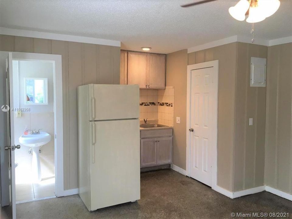 Recently Rented: $1,100 (0 beds, 1 baths, 525 Square Feet)