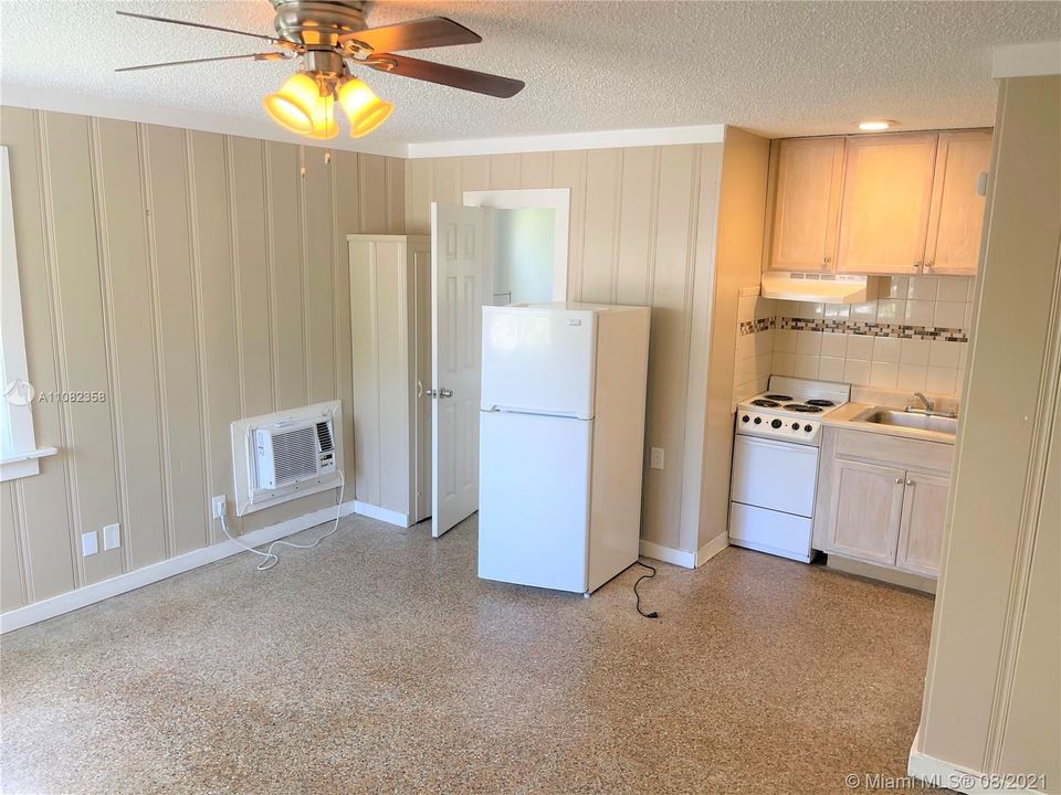 Recently Rented: $1,100 (0 beds, 1 baths, 525 Square Feet)