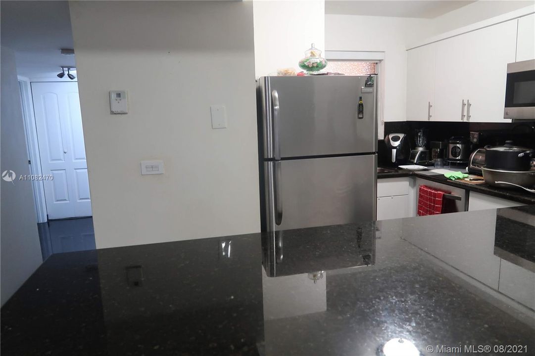 Recently Rented: $1,650 (2 beds, 1 baths, 892 Square Feet)