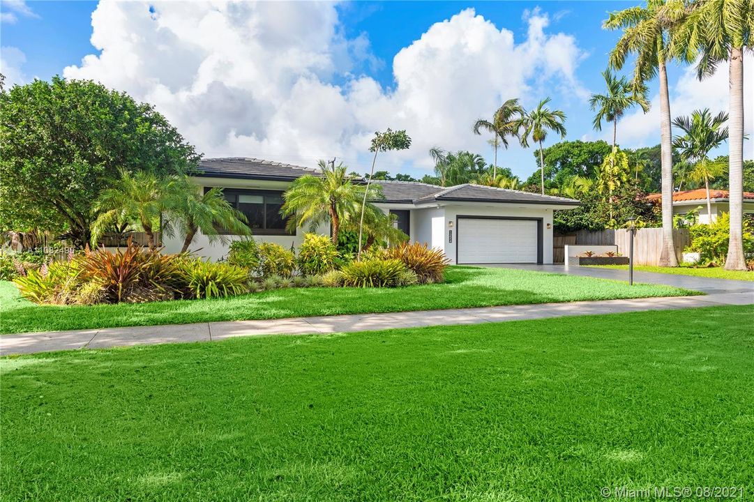 Recently Sold: $1,395,100 (3 beds, 3 baths, 2428 Square Feet)