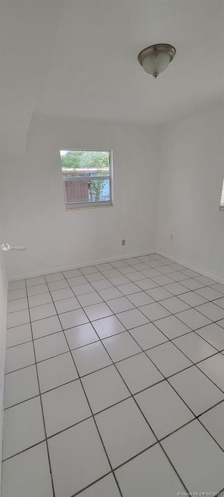 Recently Rented: $1,400 (3 beds, 2 baths, 1244 Square Feet)