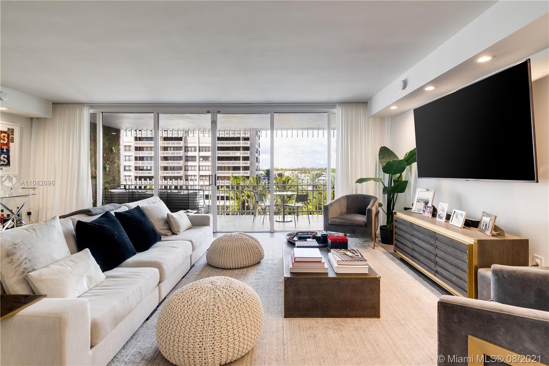 Recently Sold: $990,000 (2 beds, 2 baths, 1882 Square Feet)