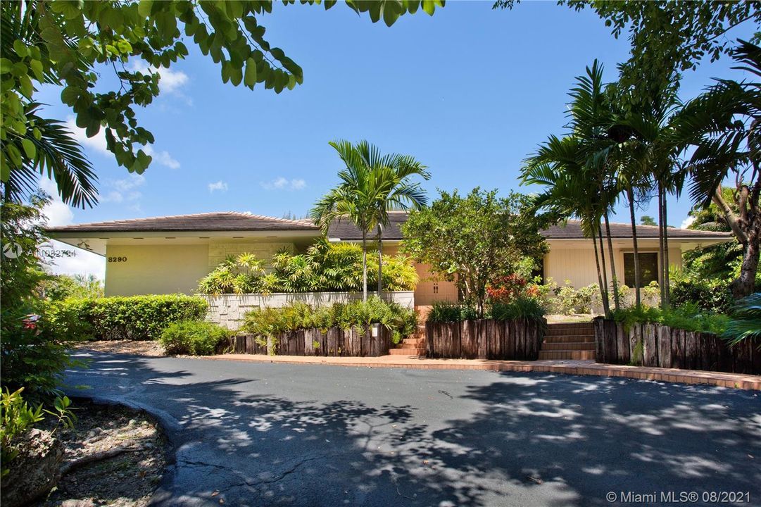 Recently Sold: $2,600,000 (3 beds, 3 baths, 4035 Square Feet)