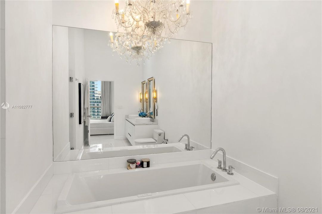 最近售出: $1,090,000 (2 贝兹, 2 浴室, 1269 平方英尺)
