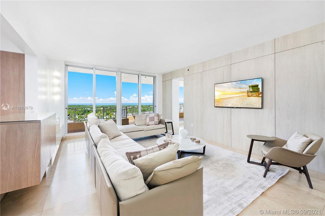 Recently Sold: $5,750,000 (5 beds, 5 baths, 3581 Square Feet)
