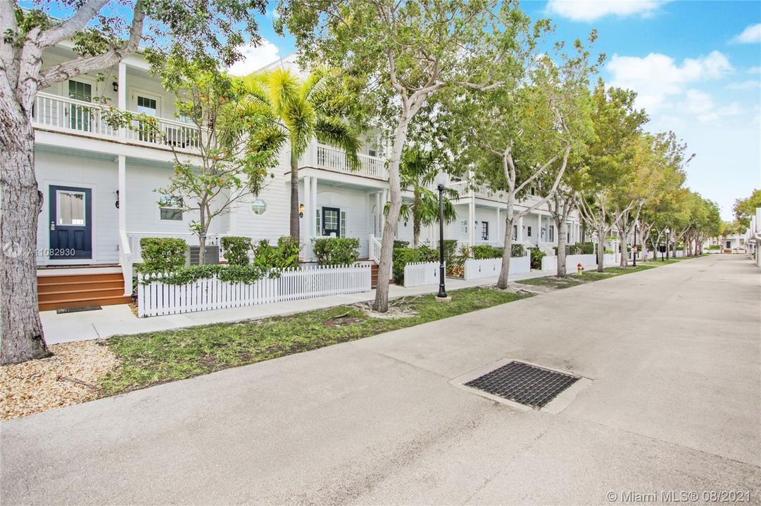 Недавно продано: $950,000 (3 спален, 2 ванн, 1900 Квадратных фут)