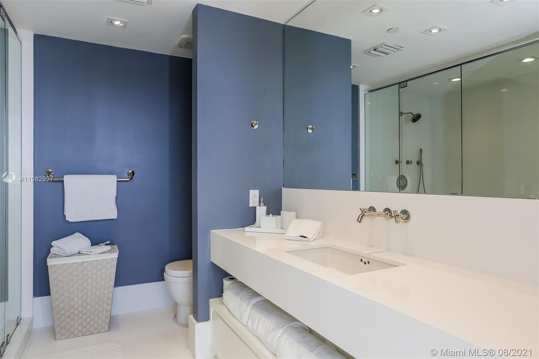 Recently Sold: $1,650,000 (2 beds, 2 baths, 1556 Square Feet)