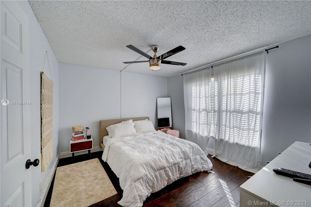 Recently Sold: $150,000 (2 beds, 1 baths, 903 Square Feet)