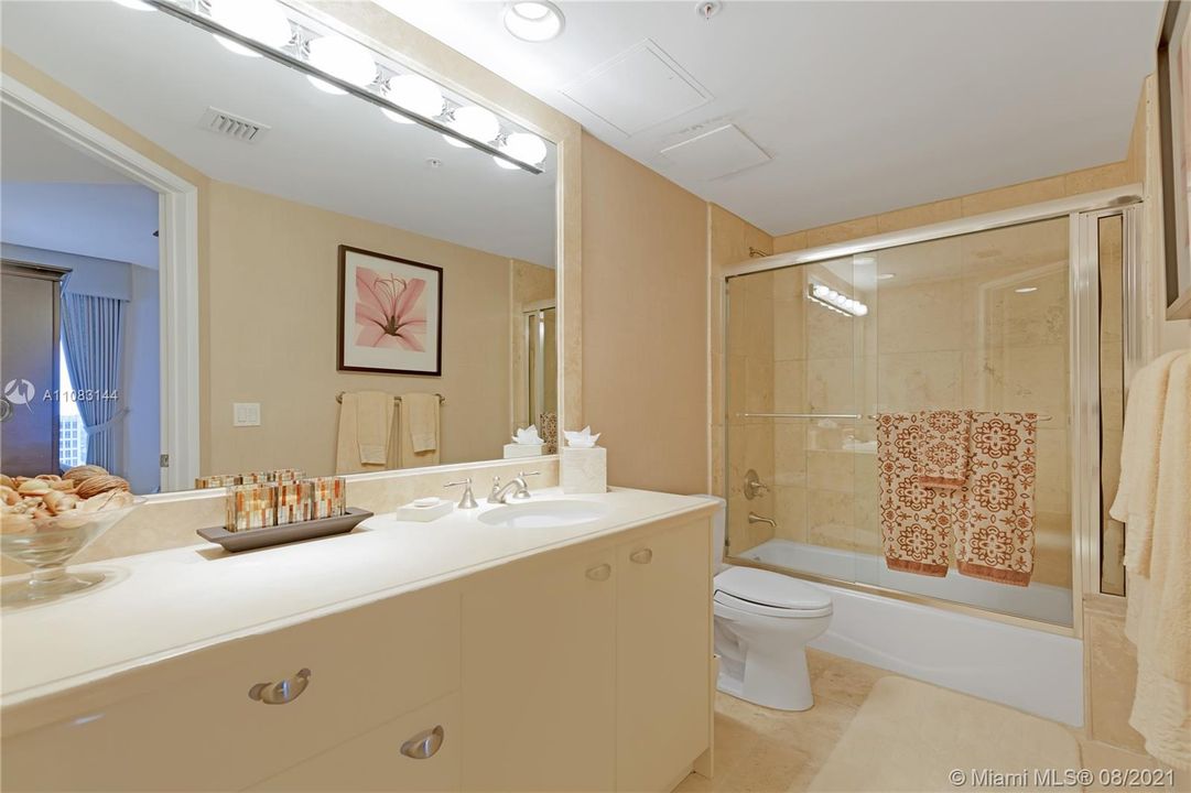 最近售出: $1,995,000 (3 贝兹, 3 浴室, 3470 平方英尺)