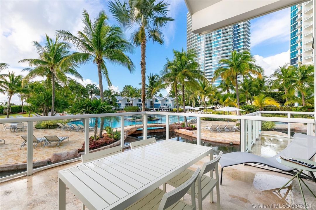 Recently Sold: $13,875,000 (4 beds, 4 baths, 3030 Square Feet)