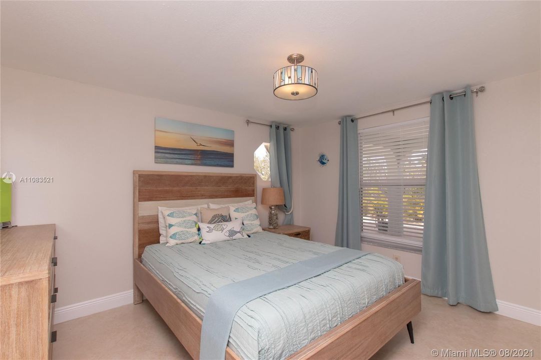 最近售出: $1,798,000 (3 贝兹, 3 浴室, 1756 平方英尺)