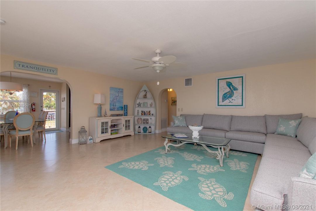 最近售出: $1,798,000 (3 贝兹, 3 浴室, 1756 平方英尺)