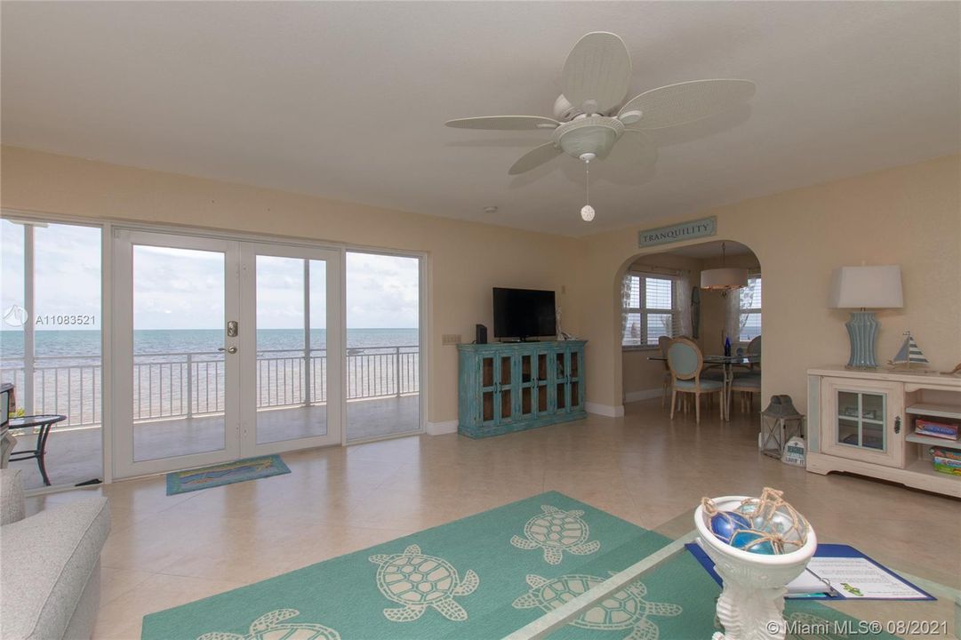 最近售出: $1,798,000 (3 贝兹, 3 浴室, 1756 平方英尺)