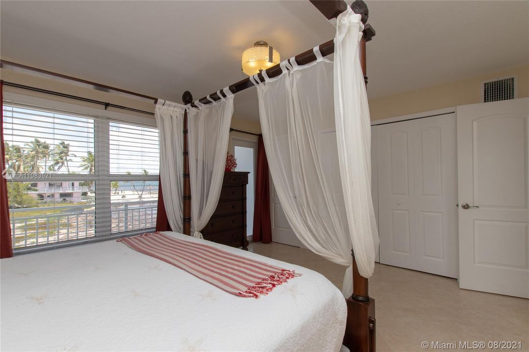 最近售出: $1,798,000 (3 贝兹, 3 浴室, 1756 平方英尺)