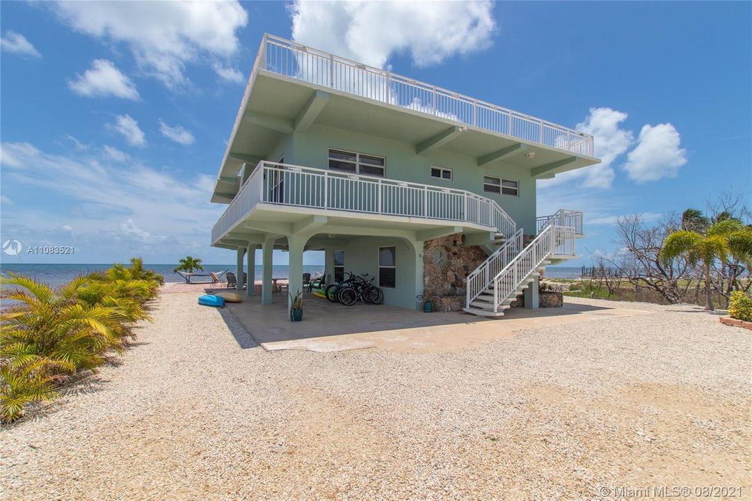 最近售出: $1,798,000 (3 贝兹, 3 浴室, 1756 平方英尺)